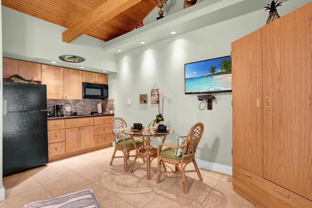 Coconut Mallory Resort and Marina 7 nights Key West Vacation for 6 people
