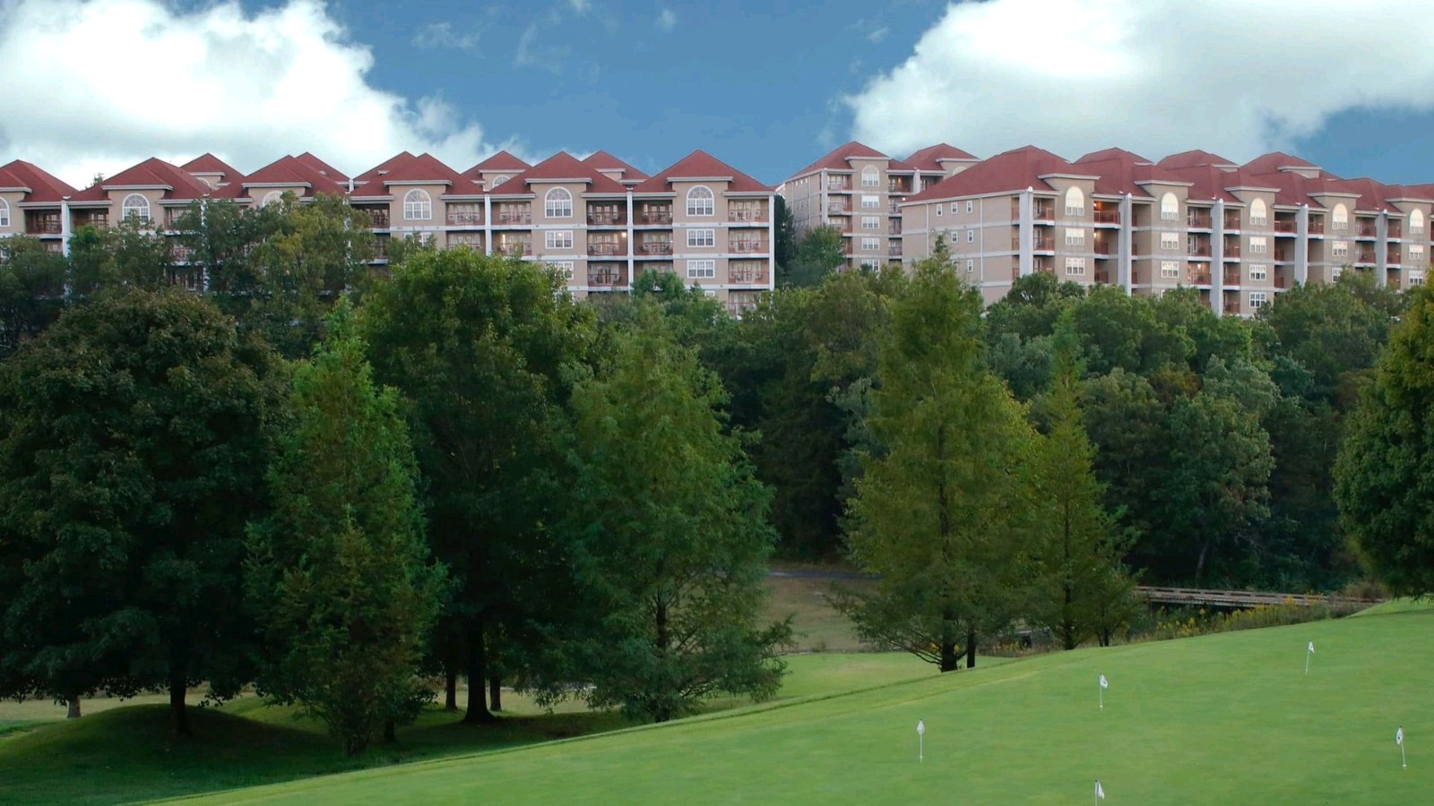 Branson, Missouri- 5 days/4 nights Grand Crowne Resort -2 Bedroom Villa 6 Guests