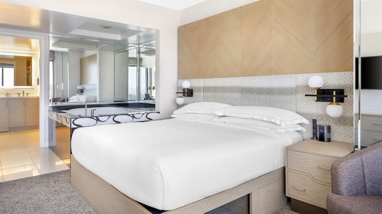 Hilton Grand Elara Strip Hotel Thanks Giving – 1BR Junior Suite – 11/24 – 11/30