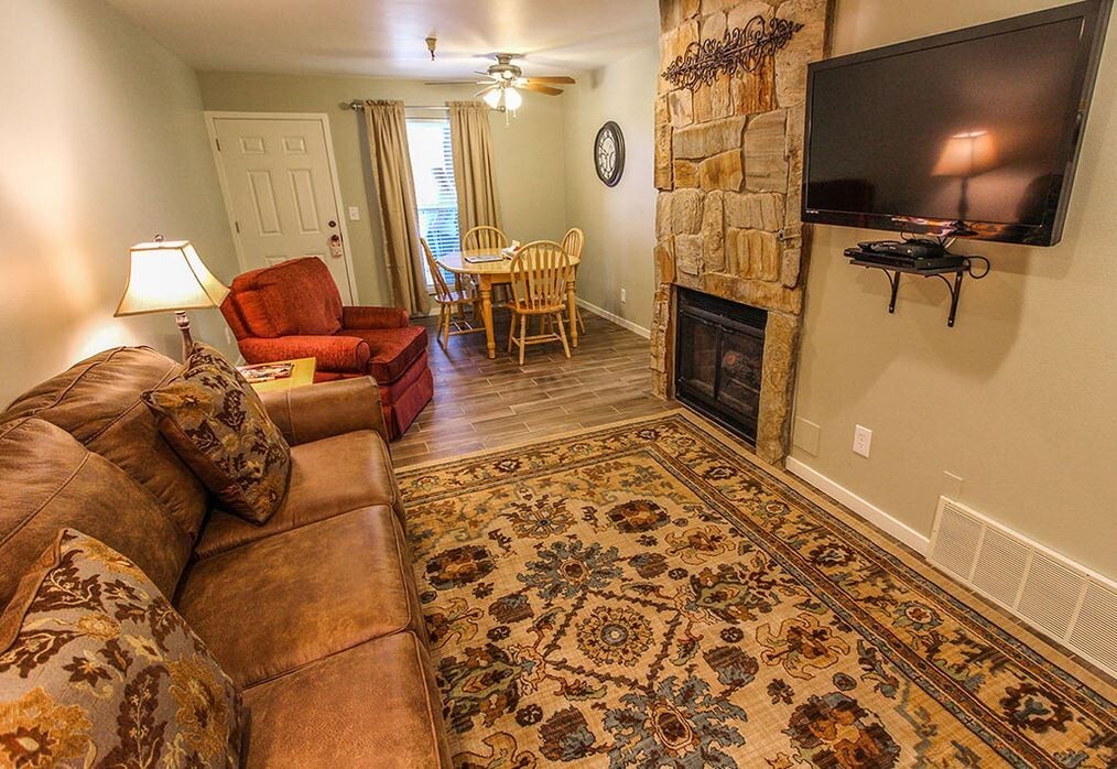 Skiers Lodge Timeshare PRIME WEEK 5 PARK CITY 2BR 2BA SLEEPS 6 Walk to Lifts