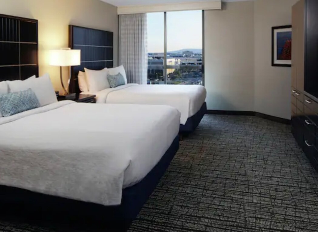 NCAA championship game suite hotel available for 2 nights near airport and SOFI!