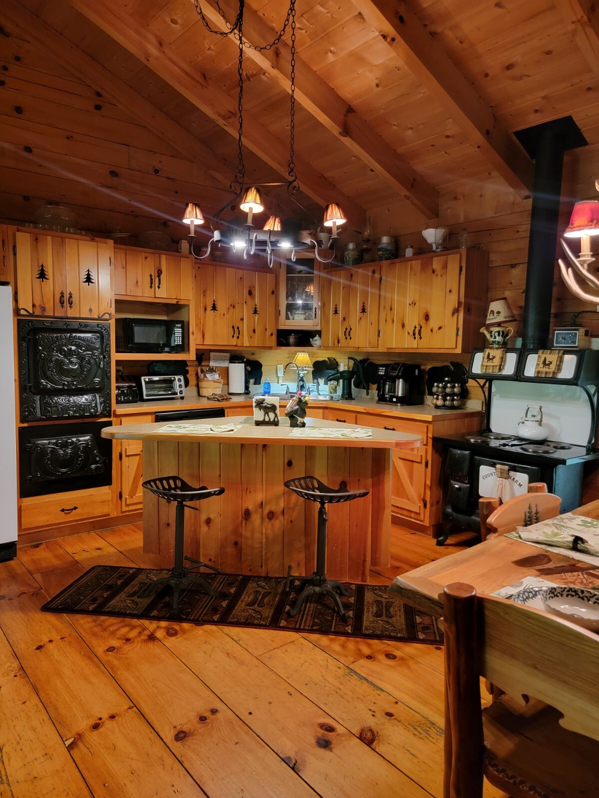 Vacation Log Cabin Rentals Pigeon Forge, Smokey Mountains of East Tennessee