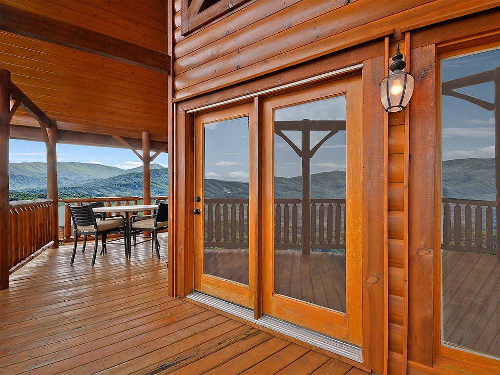 Nothin But Views Sevierville Cabin Rental, 2 beds 2 bath, gorgeous mountain view