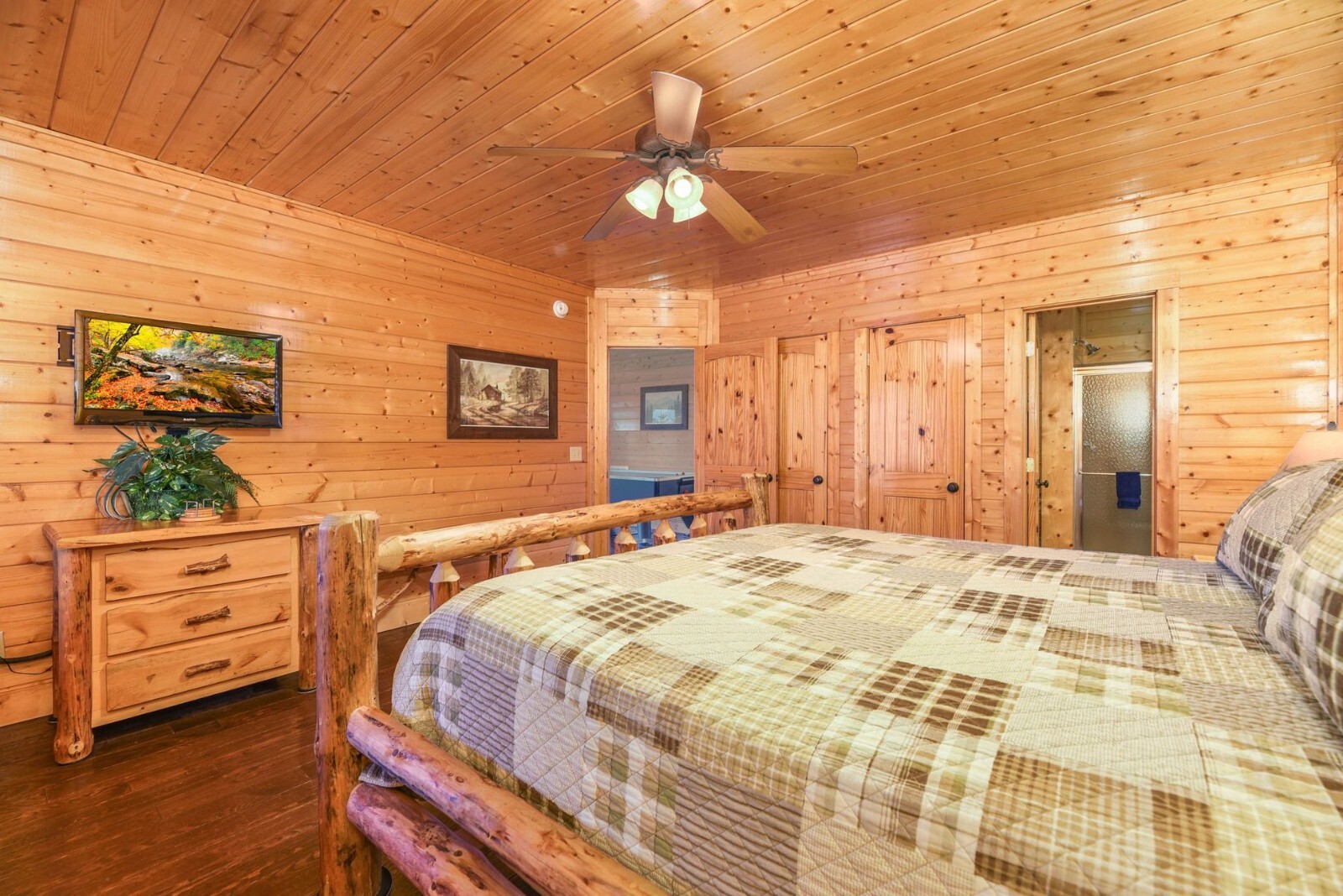Nothin But Views Sevierville Cabin Rental, 2 beds 2 bath, gorgeous mountain view