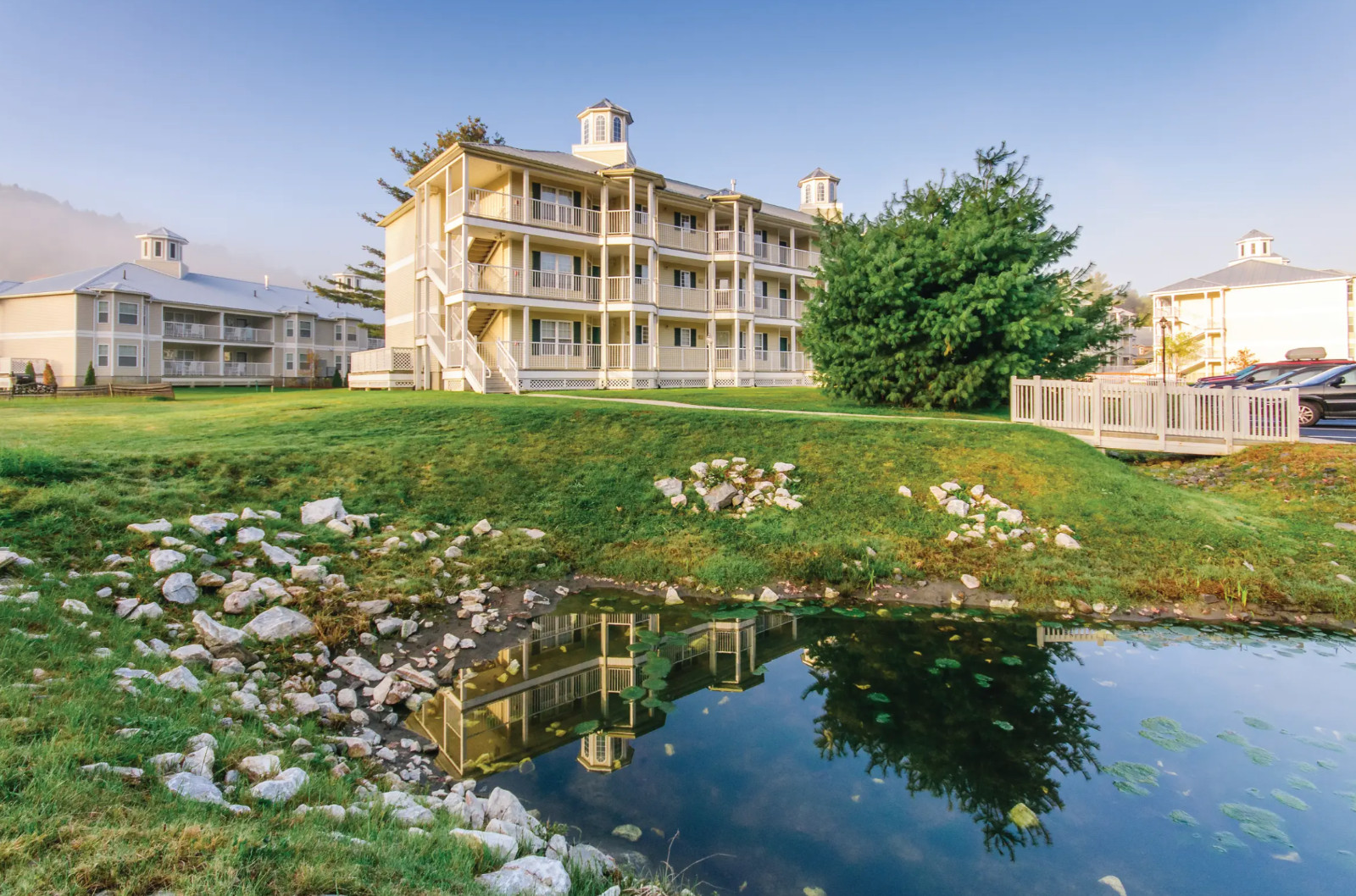 Oak n’ Spruce Resort ~ South Lee MA ~ 1BR Sleeps 4~7Nts ~ Weekly Rental 2024/25