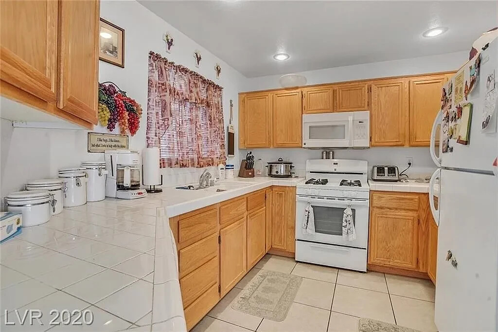 Las Vegas full apartment rental, Thanksgiving or 1 to 2 weeks vacation.