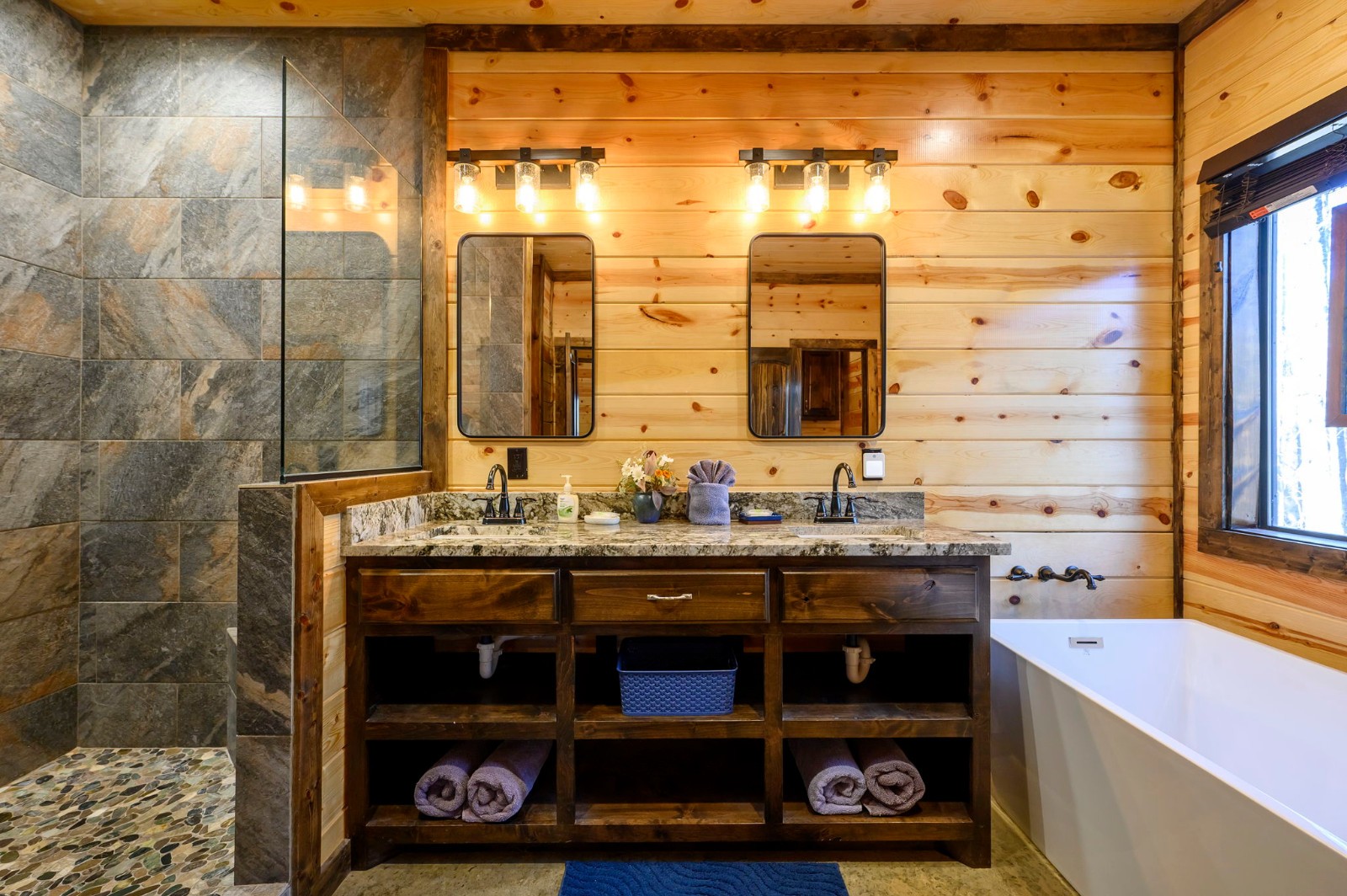 2NIGHT STAY Luxury Cabin Vacation Rental Broken Bow Okla Beavers Bend BLUE EAGLE