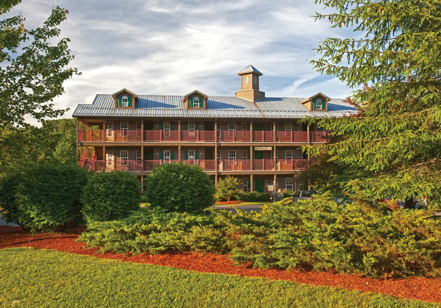HI Oak n Spruce Resort Berkshires MA Vacation Rental 1/2 BDRM 2026-2027