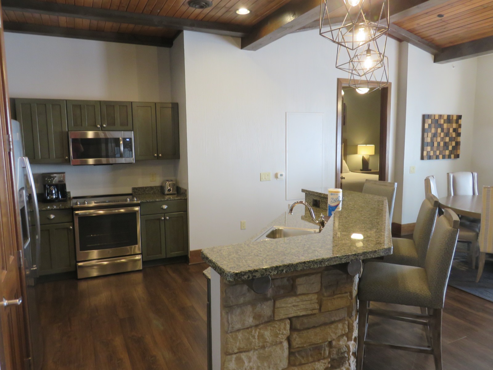 Wyndham Glacier Canyon, Wisc Dells, 2 BR presidential, July 13-16: ENDS 6/28