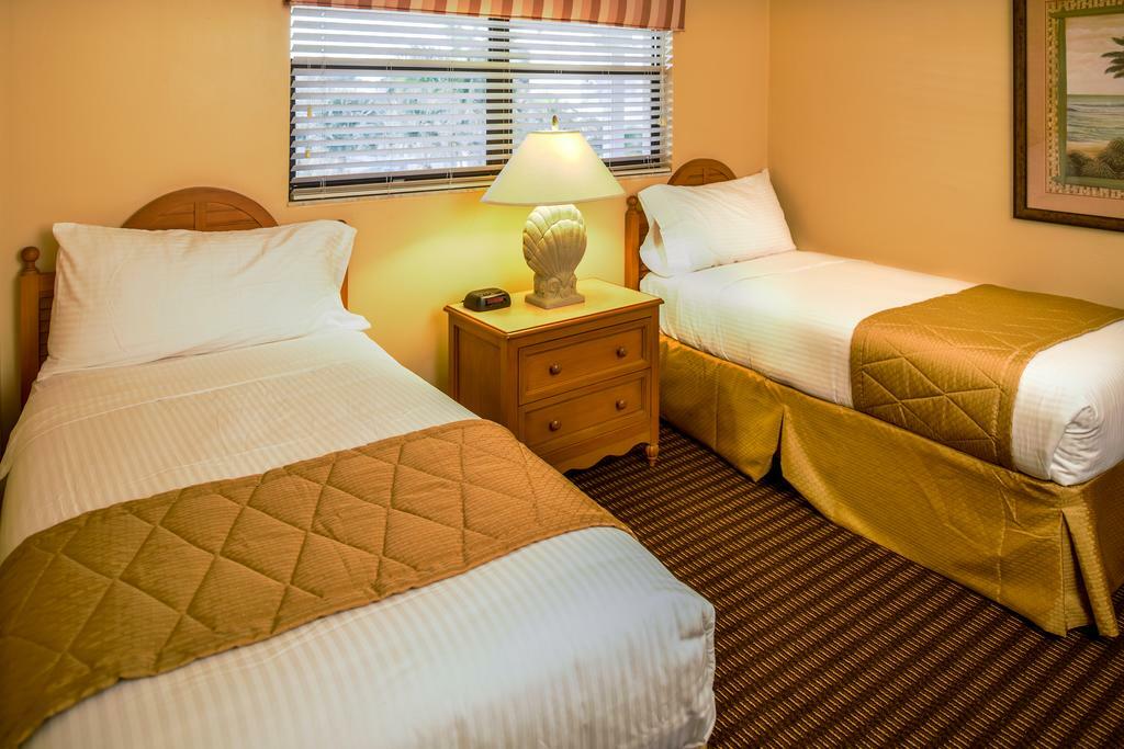2BR Condo Naples Charter Club on Naples Bay – Old Naples – See 3 Weeks Open 2023