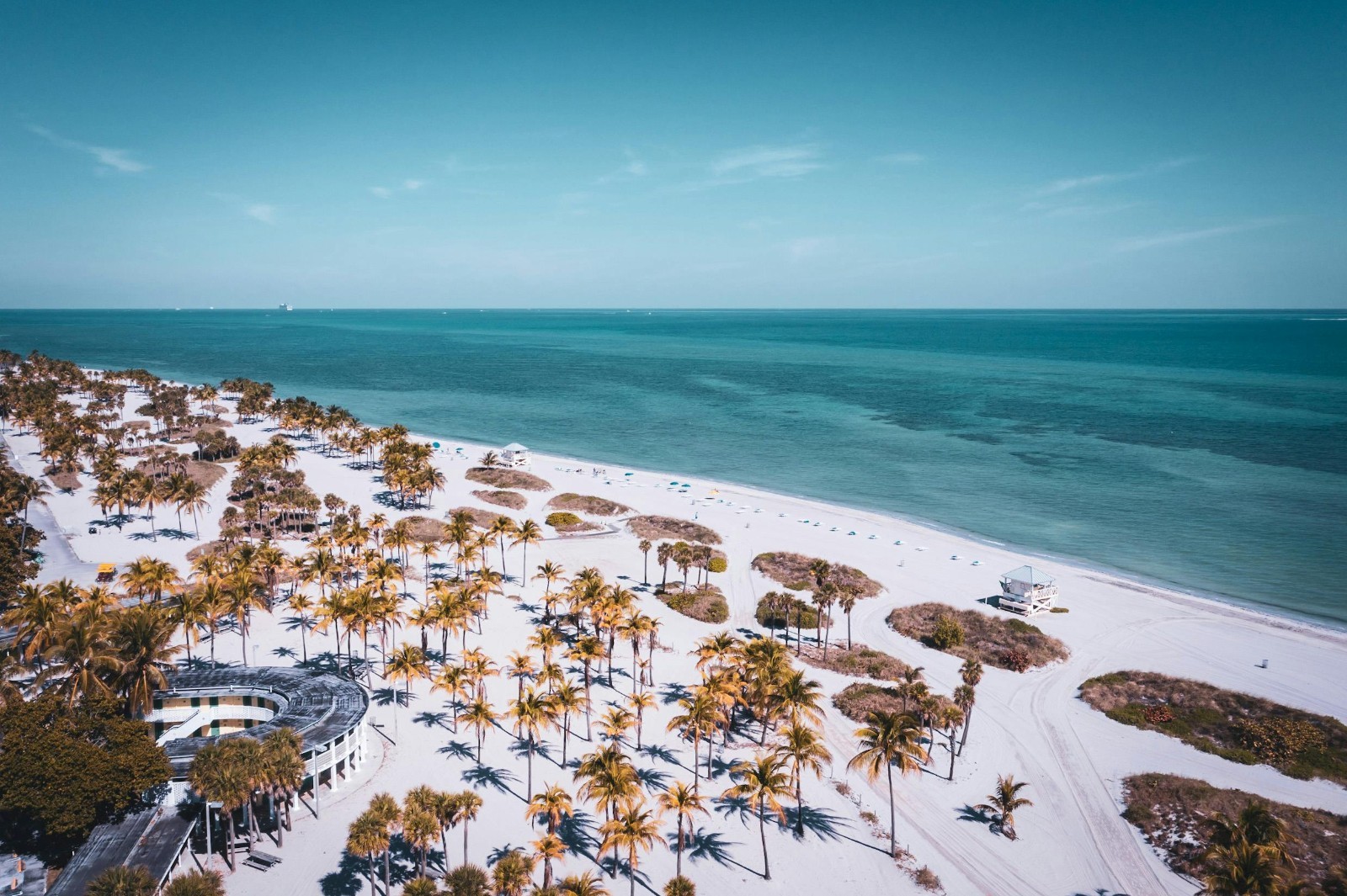 5 min walk to #1 Beach in America! Canal View!