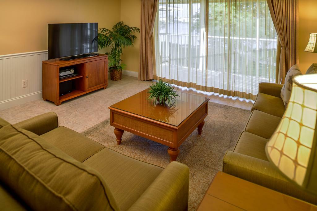 2BR Condo Naples Charter Club on Naples Bay – Old Naples – See 3 Weeks Open 2023