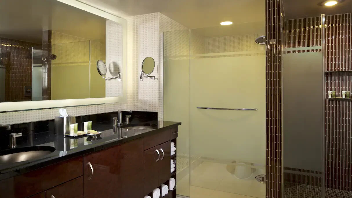 Hilton Elara Las Vegas 4BR PENTHOUSE 7 NIGHTS 2024 better than Hyatt Marriott