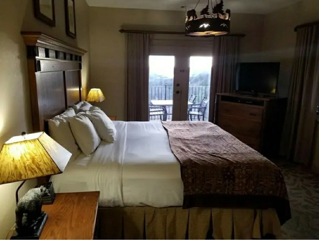 Big Cedar Wilderness 1BR Lodge 8/11–8/14/26 | Sleeps 4 | Prime Summer Time