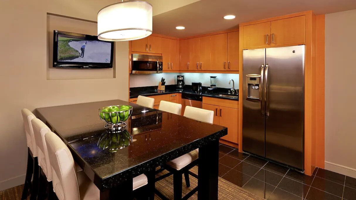 Hilton Elara Las Vegas 4BR PENTHOUSE 4 NIGHT 2024 EDC CES hotel marriott wyndham