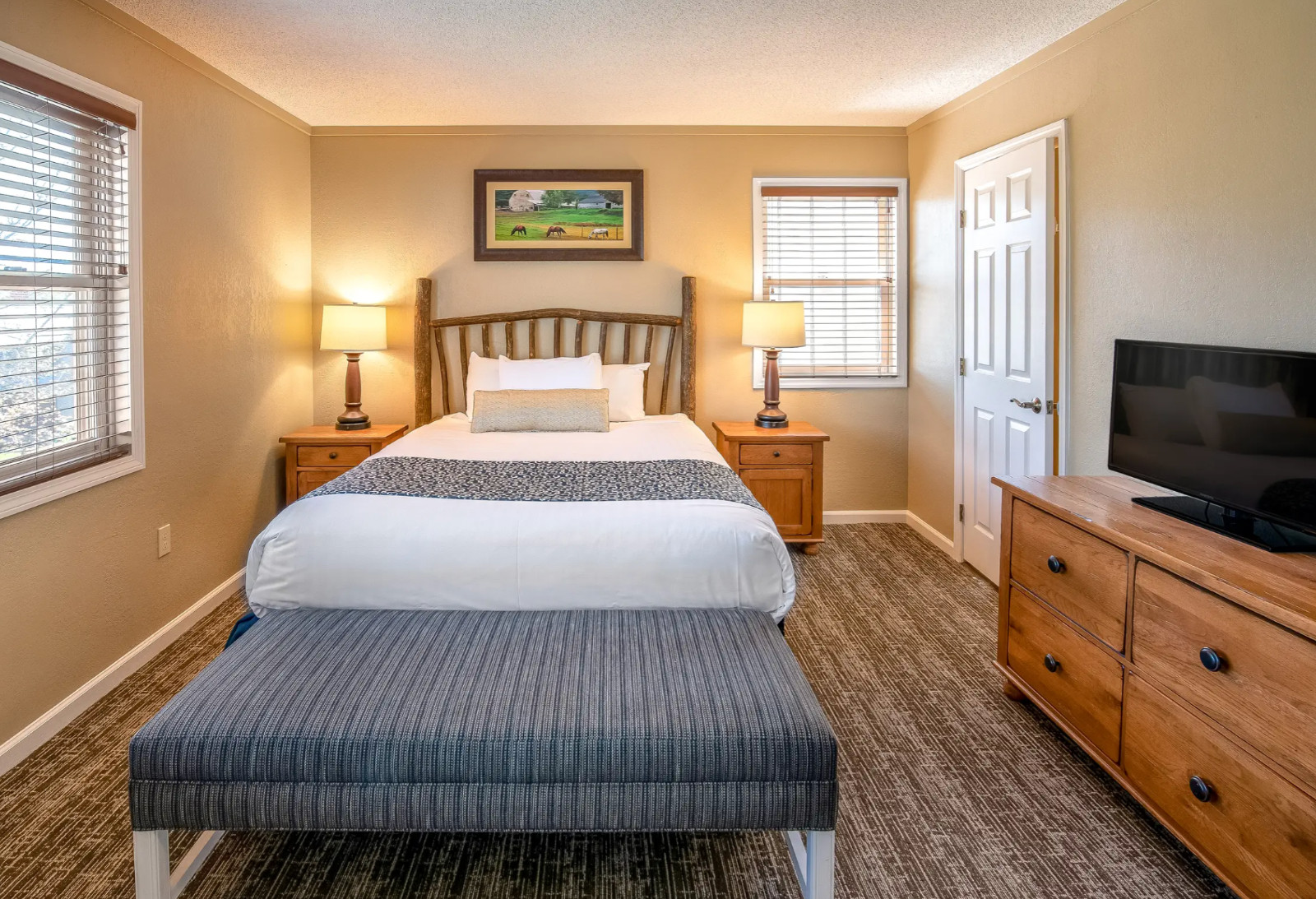 Oak n’ Spruce Resort ~ South Lee MA ~ 1BR Sleeps 4~7Nts ~ Weekly Rental 2024/25
