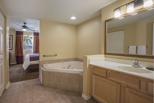 Ft Lauderdale 10 day golf vacation 11/04 – 11/14. 4 bdrm Presidential sleeps 12