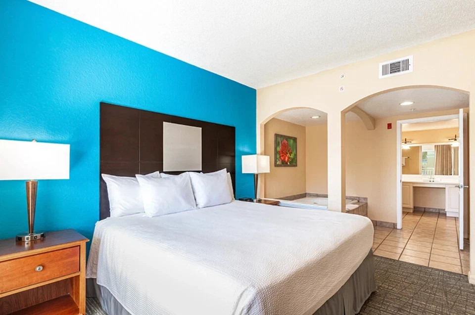 PRICE IS PER WEEK!~Vacation Village at Parkway Resort ~ORLANDO~Pt.KITCH SLPS 4
