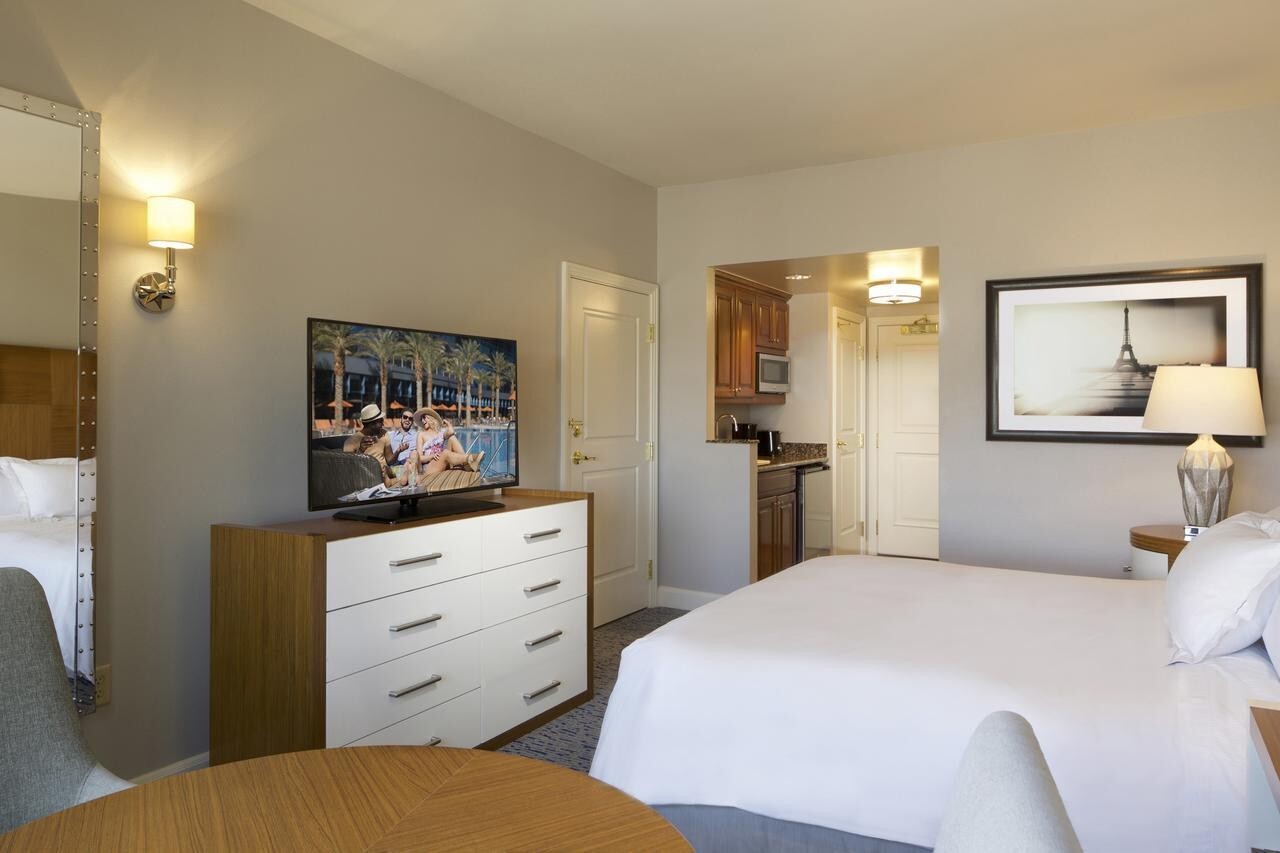 HILTON GRAND VACATIONS ON THE BOULEVARD – 1BR SELECT DATES