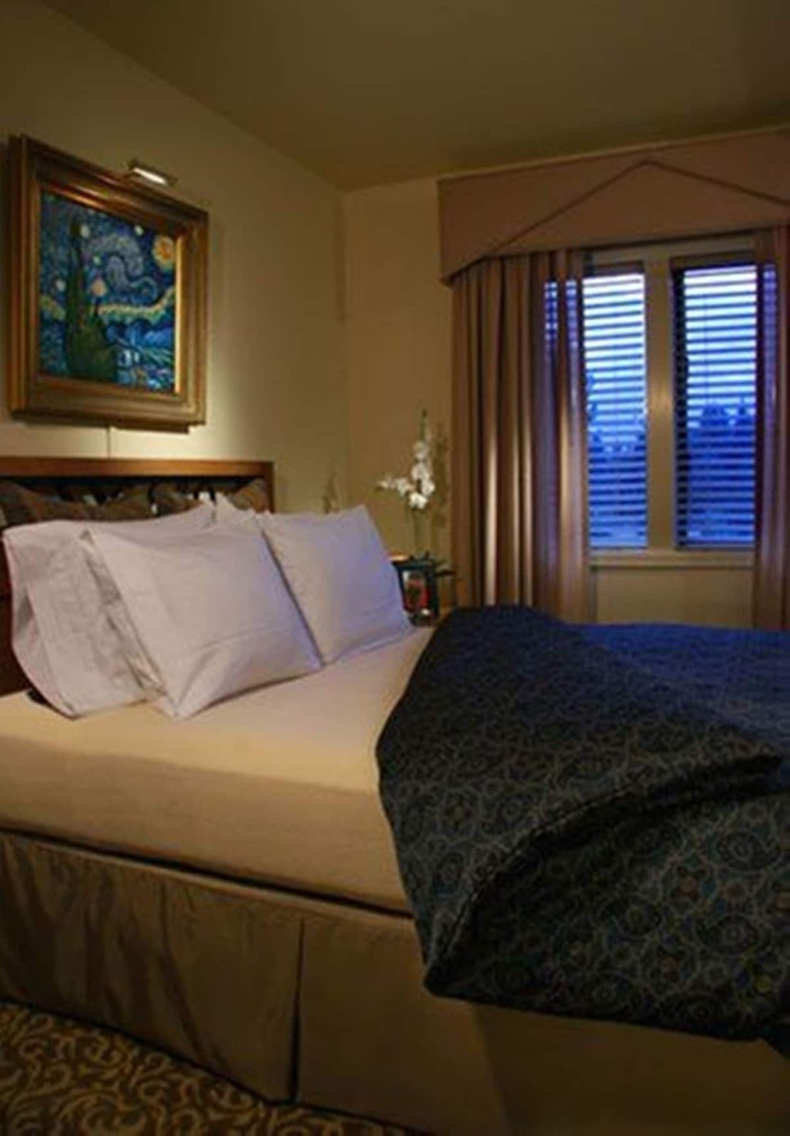 LAKETAHOE !Sleeps 6, living, dining,kitchen between Lake-slopes, near all!6/7-13