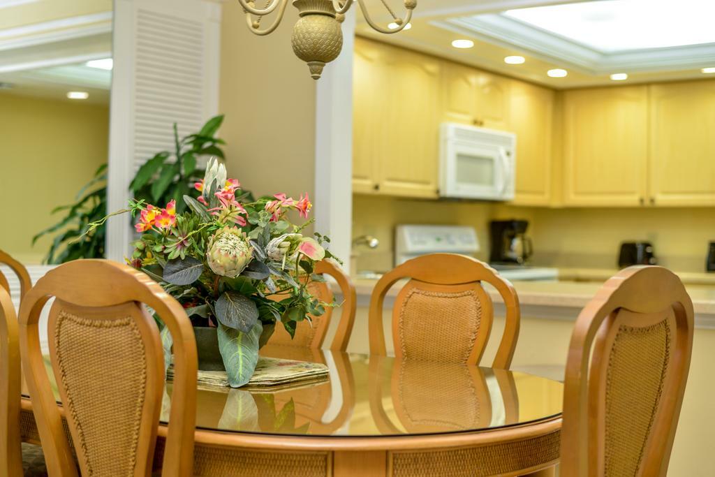 2BR Condo Naples Charter Club on Naples Bay – Old Naples – See 3 Weeks Open 2023