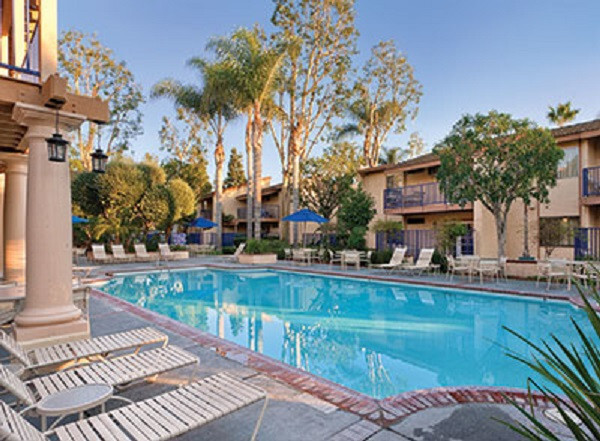 CHRISTMAS @ Worldmark Anaheim-Dolphins Cove, CA: 12/19/26-12/26/26 DISNEYLAND!