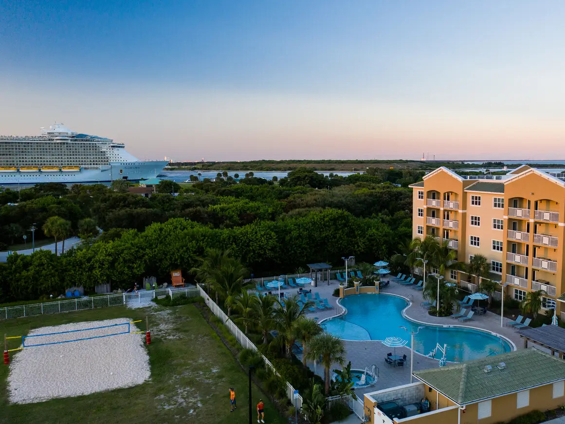 Holiday Inn Cape Canaveral Beach Resort -1Br