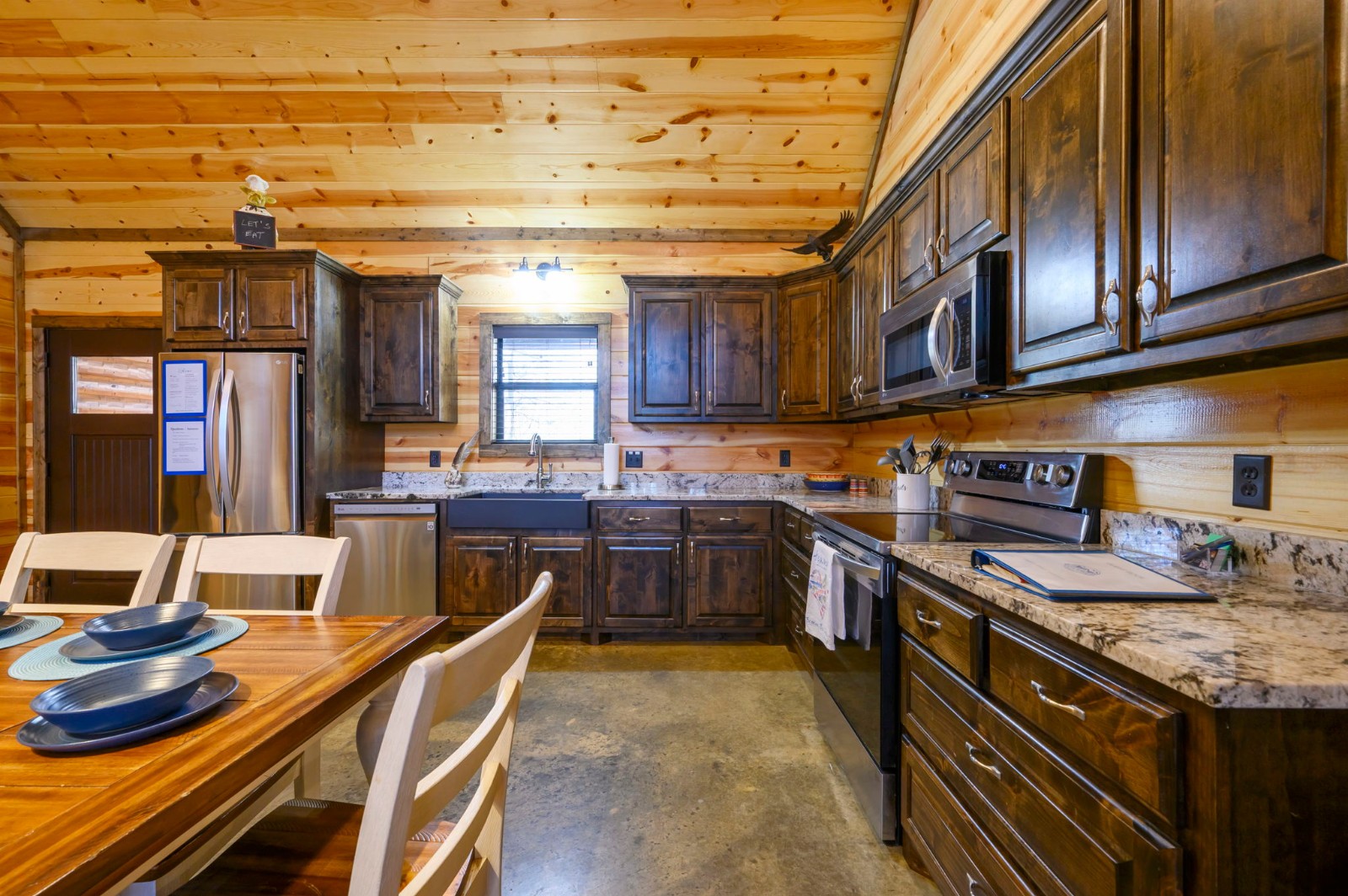 2NIGHT STAY Luxury Cabin Vacation Rental Broken Bow Okla Beavers Bend BLUE EAGLE