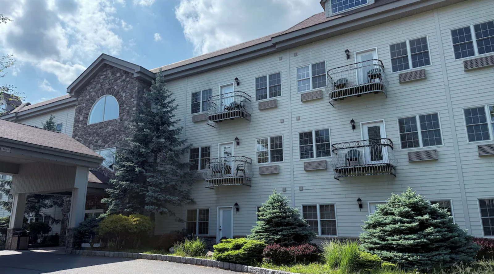 Willowbrook at Lake Harmony ~ PA ~ 2BR/Sleeps 8 ~ 7Nts Weekly Rentals 2026
