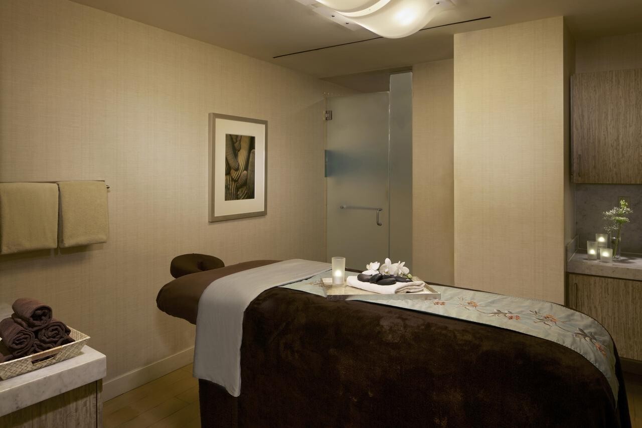 HILTON GRAND VACATIONS ON THE BOULEVARD – 1BR SELECT DATES