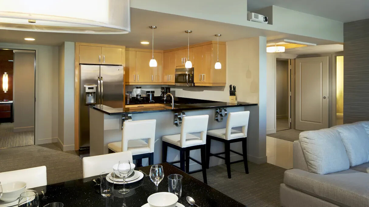 Hilton Elara Las Vegas 4BR PENTHOUSE 7 NIGHTS 2024 better than Hyatt Marriott