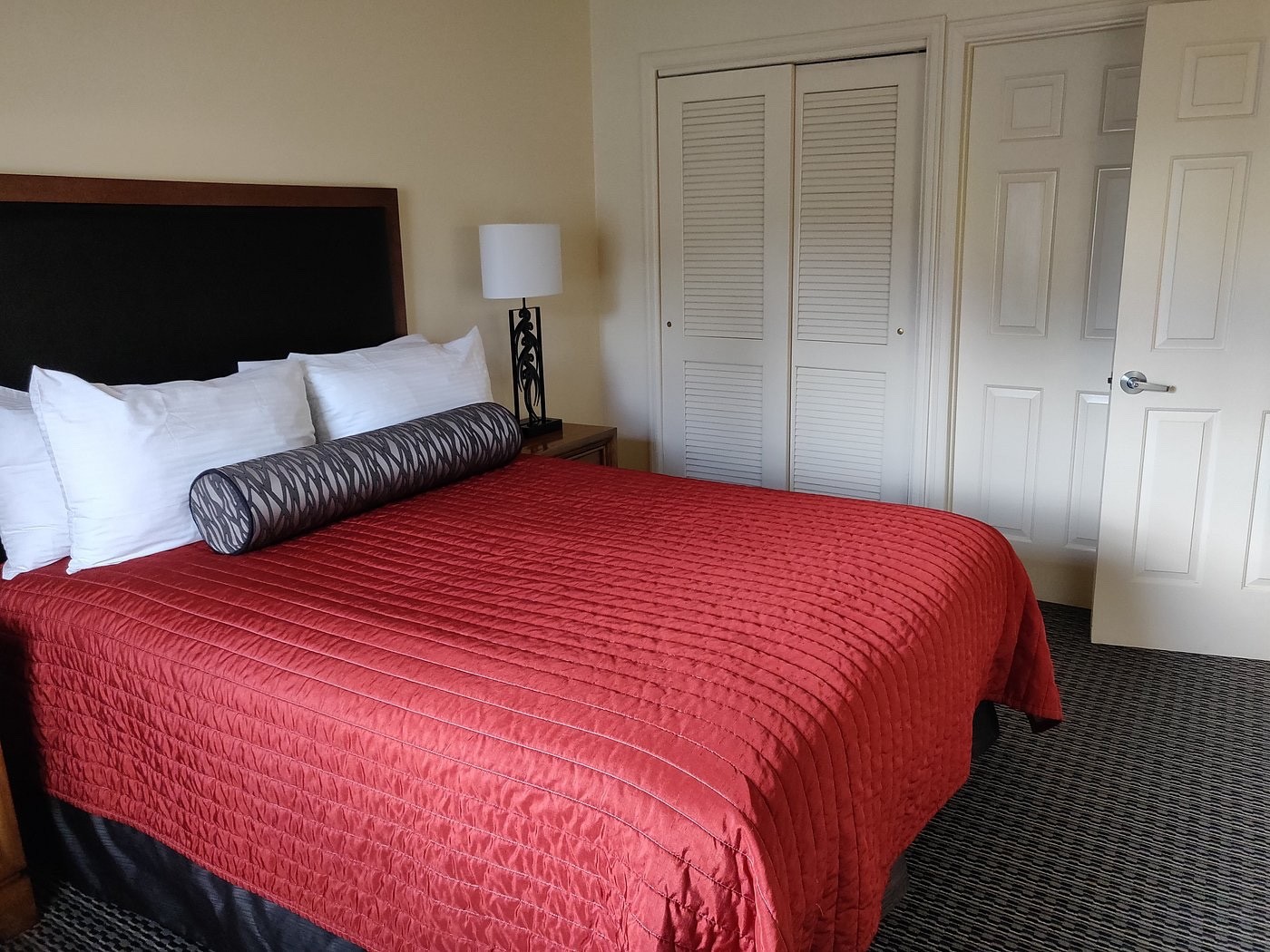 LAKETAHOE !Sleeps 6, living, dining,kitchen between Lake-slopes, near all!6/7-13