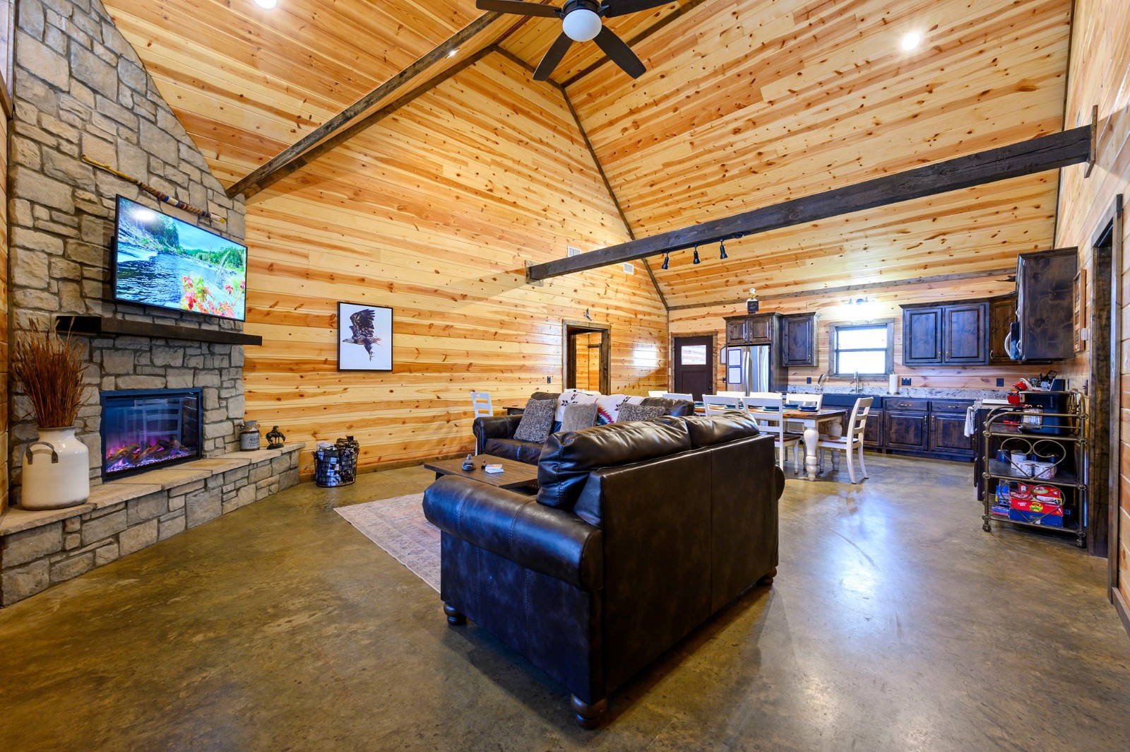 2NIGHT STAY Luxury Cabin Vacation Rental Broken Bow Okla Beavers Bend BLUE EAGLE