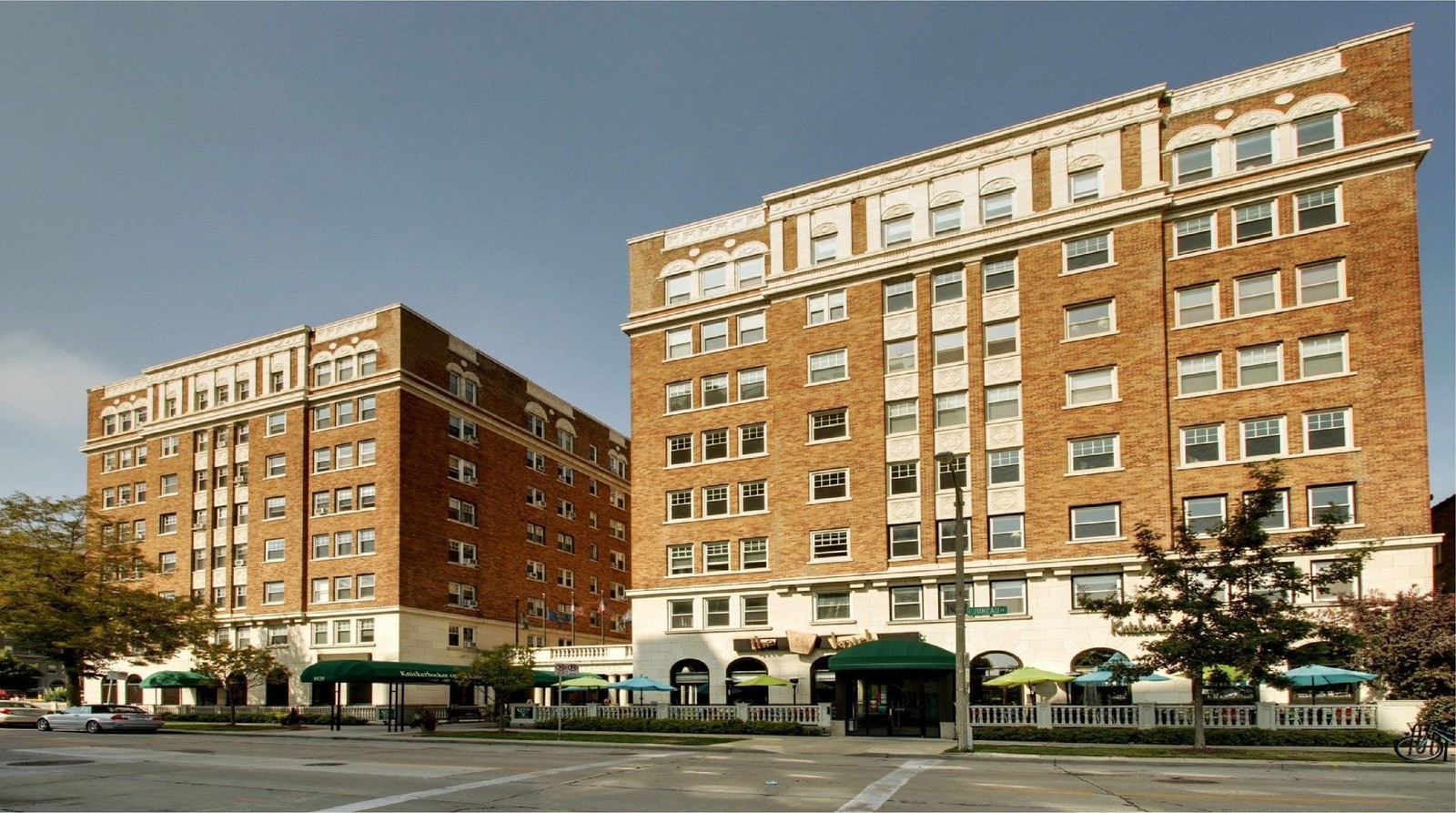 WI-Milwaukee, Knickerbocker on the Lake 1 night for two $350 value