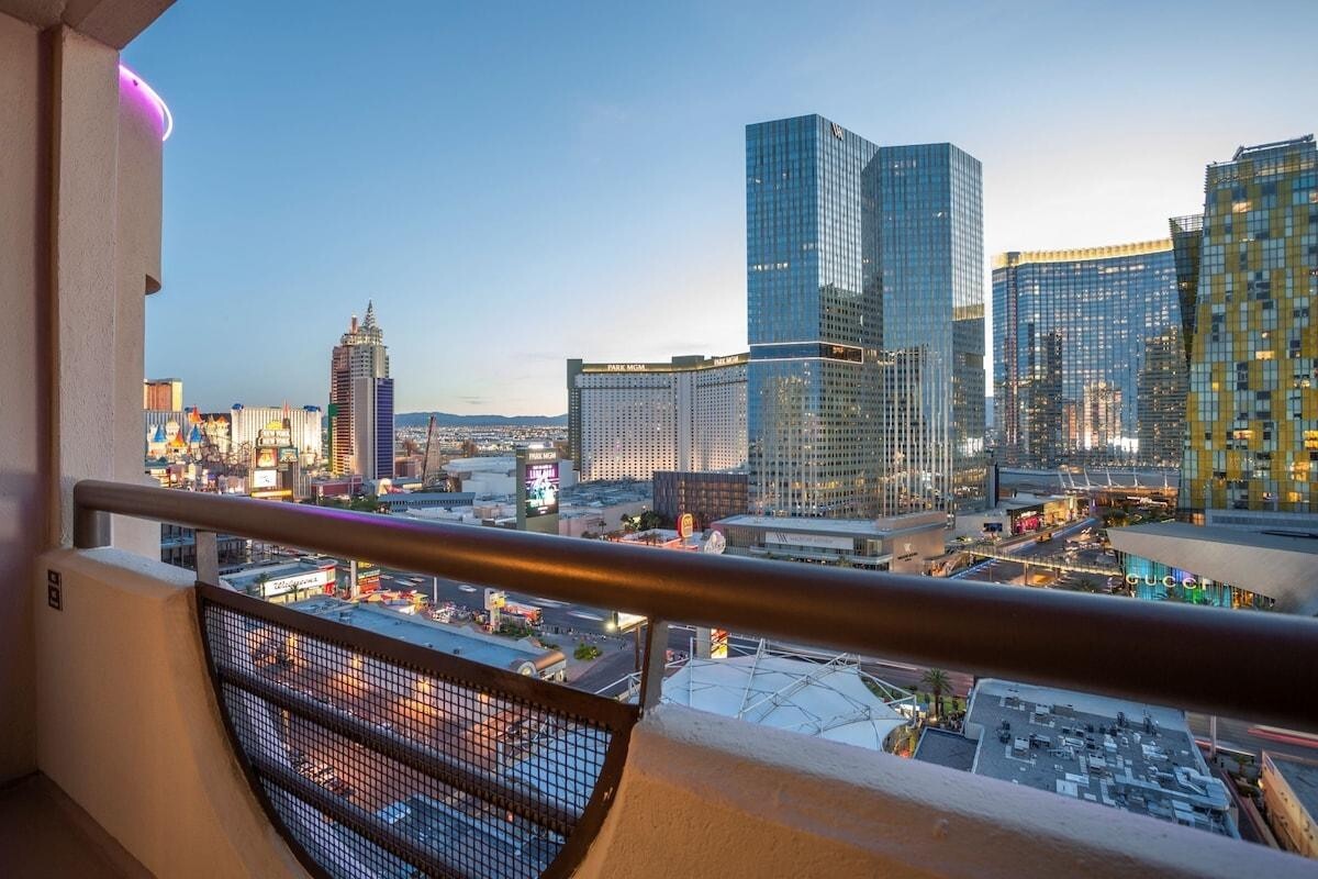 FORMULA 1 WEEK NOV 18 TO NOV 25 Studio Room Timeshare for rent 