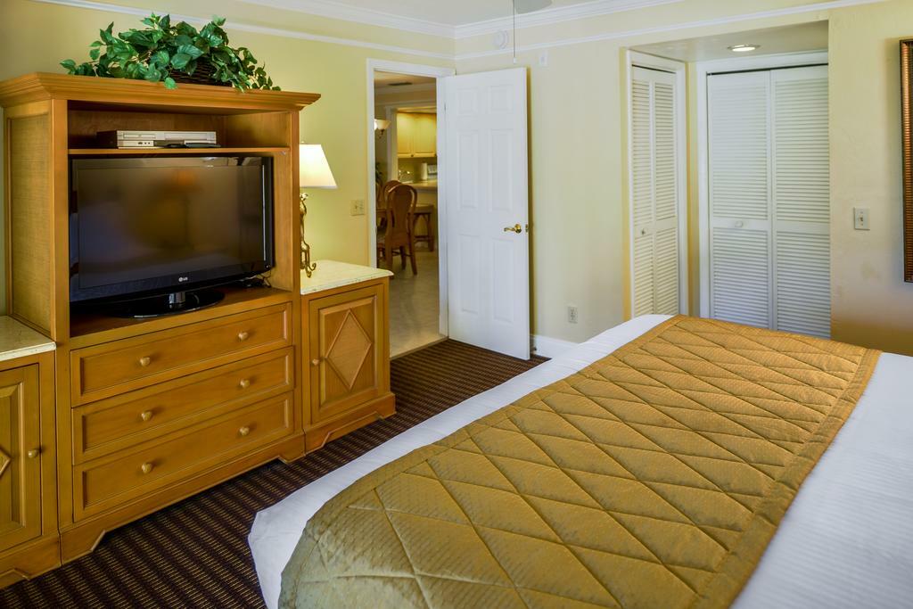 2BR Condo Naples Charter Club on Naples Bay – Old Naples – See 3 Weeks Open 2023