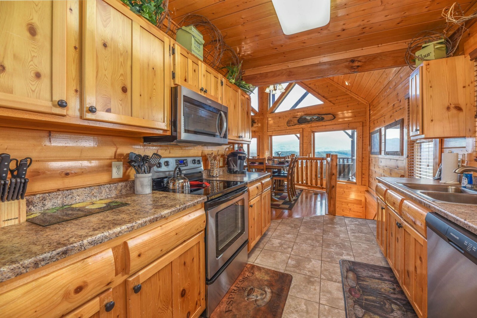Nothin But Views Sevierville Cabin Rental, 2 beds 2 bath, gorgeous mountain view