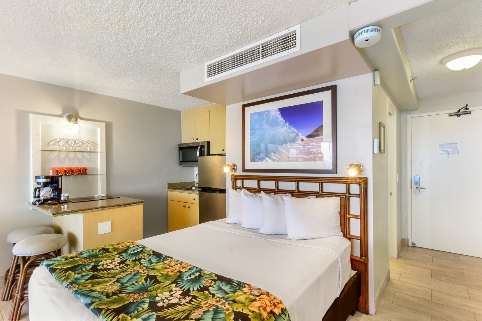 KAHANA BEACH RESORT Lahaina Maui Hawaii Ocean Front Studio Rental 1/8-1/15 2027