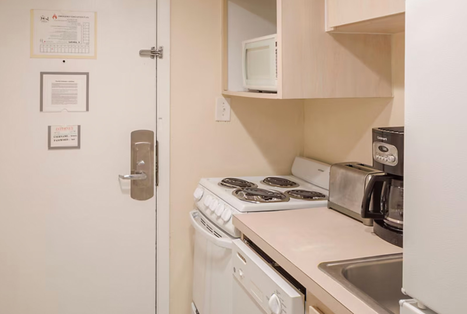 Dolphin Beach Club ~Daytona Beach, FL~Studio/Sleeps 2 ~ 7Nts Weekly Rentals 2026