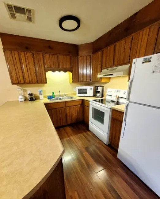 Club Chalet Gatlinburg TN. 2BR 2BA 7-Nights, August 2-9, 2026 Pool passes