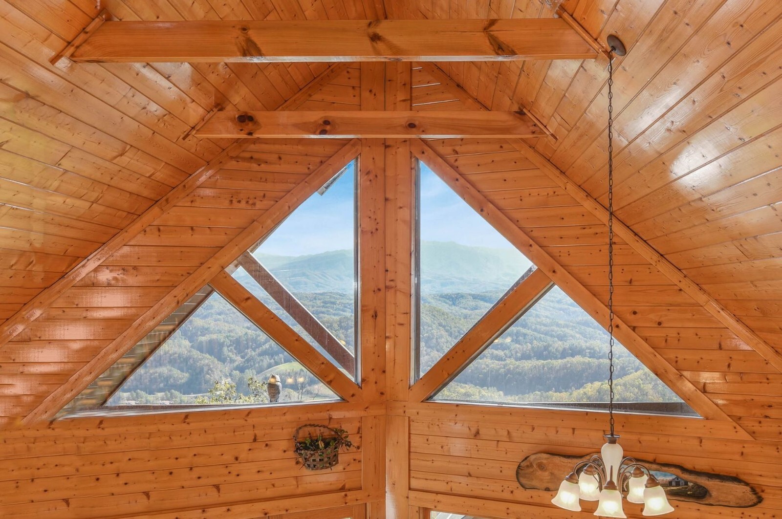 Nothin But Views Sevierville Cabin Rental, 2 beds 2 bath, gorgeous mountain view