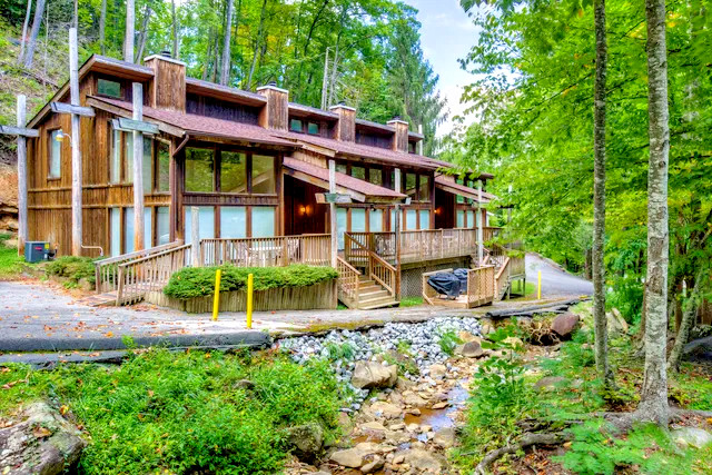 Club Chalet Gatlinburg TN. 2BR 2BA 7-Nights, August 2-9, 2026 Pool passes