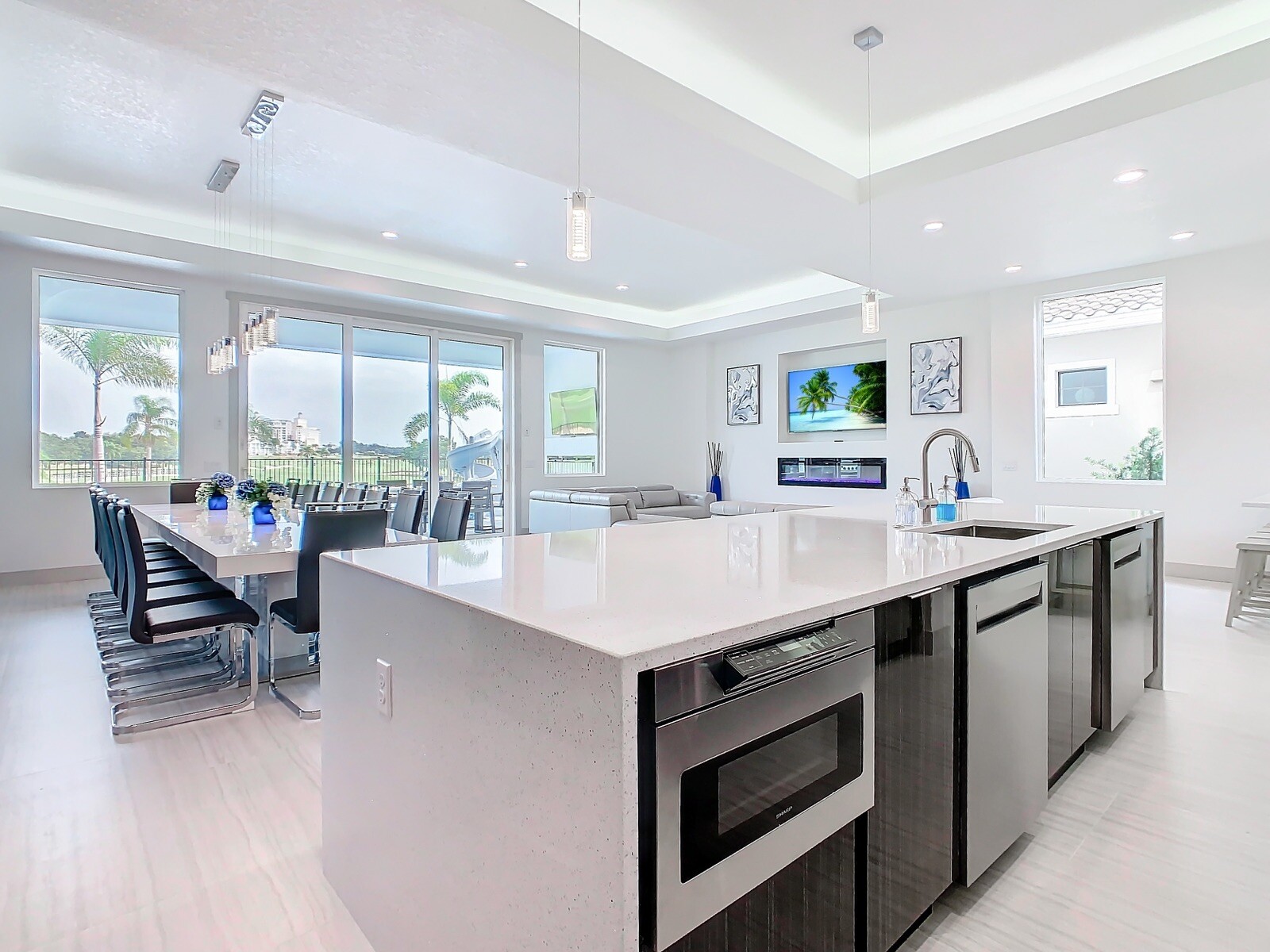 8 bedroom Vacation home close to Disney sleeps 24 various Dates Now- June 2025