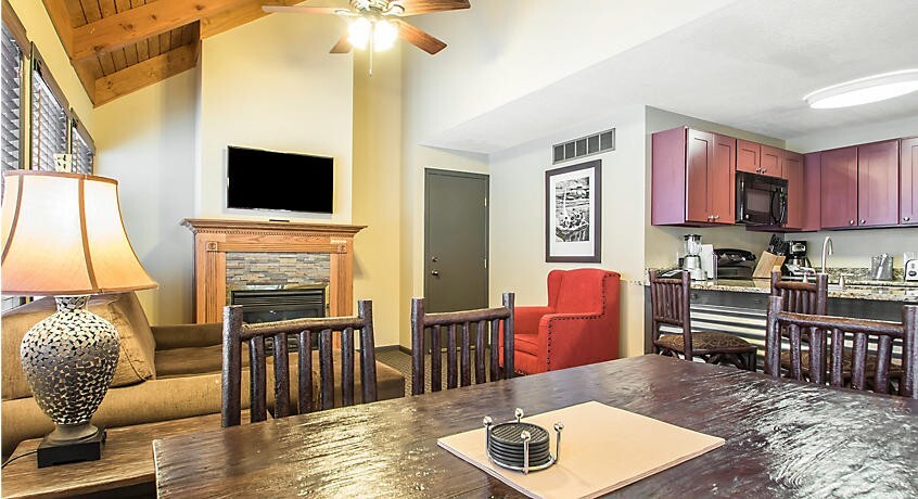 CHRISTMAS MOUNTAIN, WISCONSIN DELLS, 1 BEDROOM TOWNHOUSE, SLEEPS 4, AUGUST 3-5