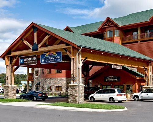 Aug 10-12: 2BR Prez Condo for 8 @ Wyndham Great Smokies Lodge Wilderness + SOAKY