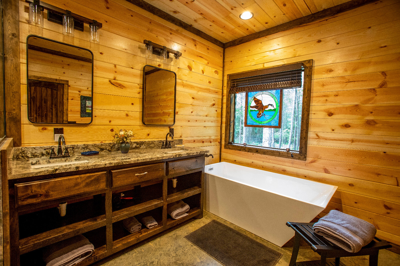 2NIGHT STAY Luxury Cabin Vacation Rental Broken Bow Okla Beavers Bend BLUE EAGLE