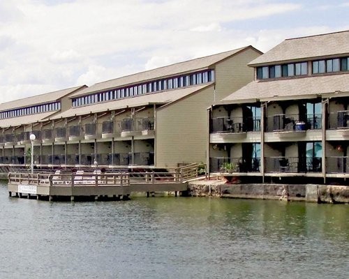 July 4 Lake Conroe Condo Houston World Cup America 250 Sleeps 4