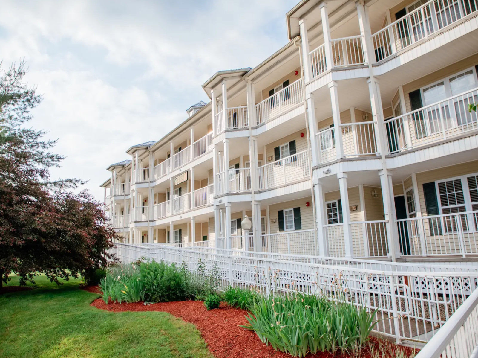 Oak n’ Spruce Resort ~ MA ~ 2BR Sleeps 6 ~ 7Nts JAN/FEB/MAR 2025/2026