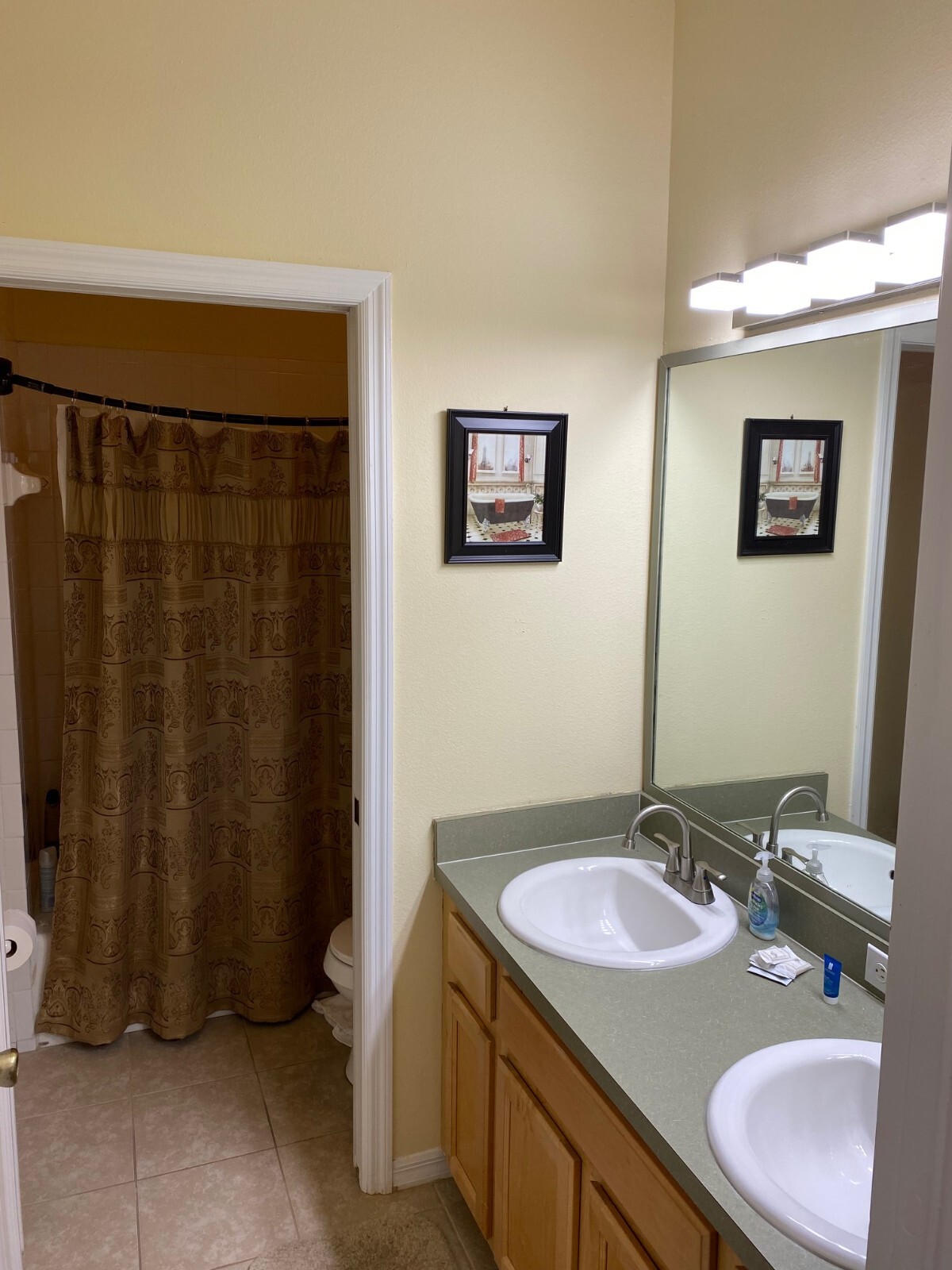 Vacation rentals – Disneyland/ Florida/ Orlando – 4 bedrooms/ 3 bath/ sleeps 12