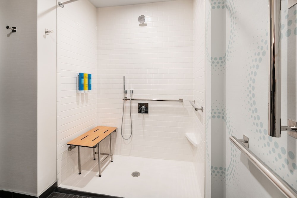 Home2 Suites by Hilton Denver Downtown Convention Center/ 2 nights/5.28-29/$210
